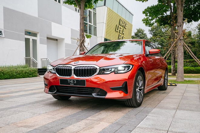 So sánh BMW 320i Sport Line vừa ra mắt và Mercedes-Benz C180 - 1